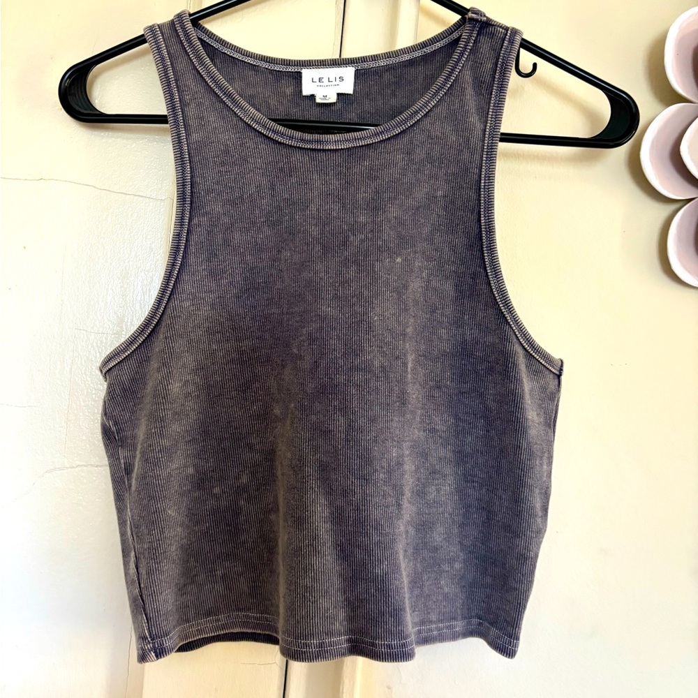 Cropped muscle tank